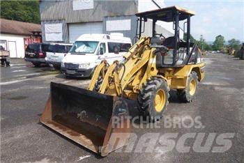 CAT 902 Фронтальные погрузчики