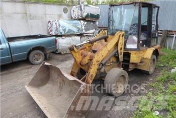 CAT 904B Фронтальные погрузчики