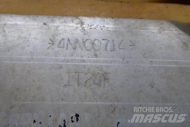 CAT IT24F Фронтальные погрузчики