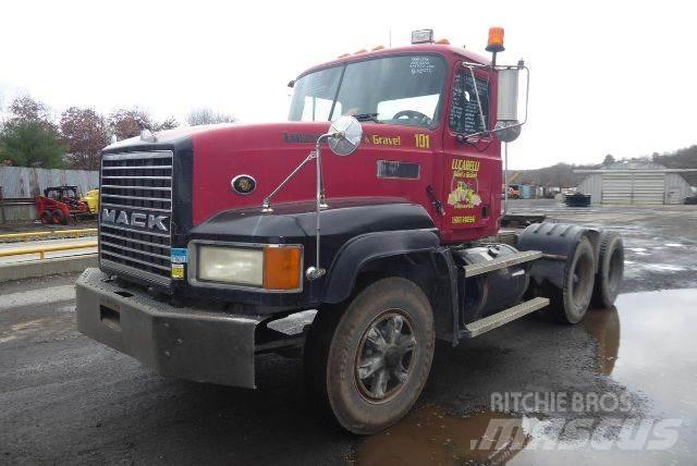 Mack CL713 Шасси с кабиной