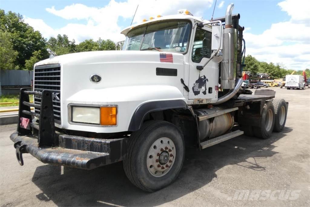 Mack CL733 Шасси с кабиной