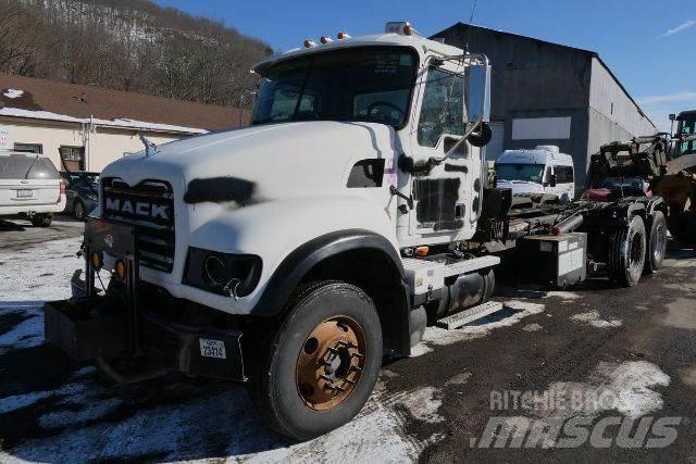 Mack CV713 Шасси с кабиной