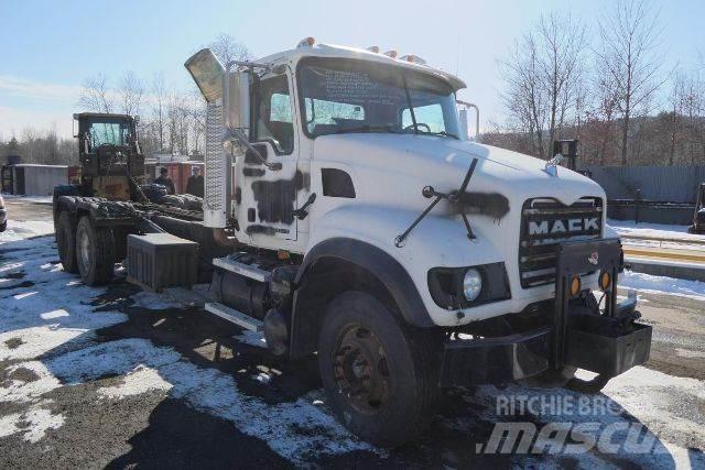 Mack CV713 Шасси с кабиной