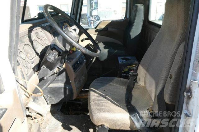Mack CV713 Шасси с кабиной