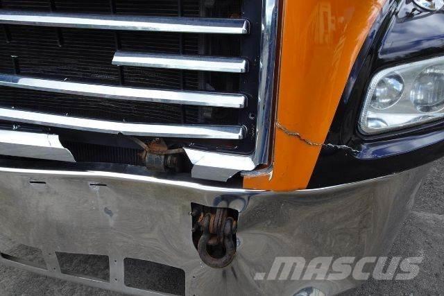 Mack CX612 Шасси с кабиной