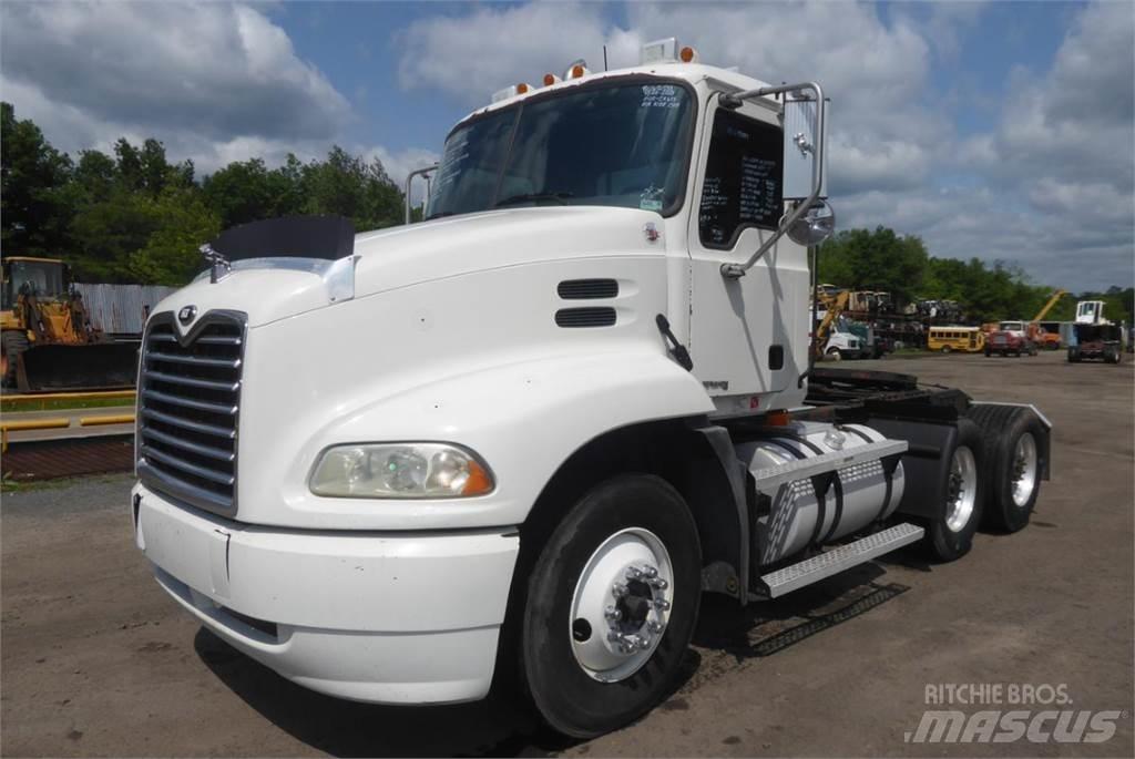 Mack CX613 Шасси с кабиной