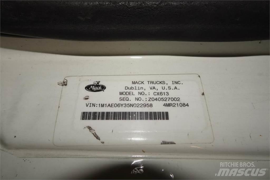 Mack CX613 Шасси с кабиной