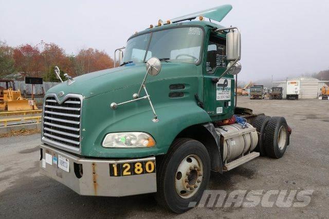 Mack CXN612 Шасси с кабиной
