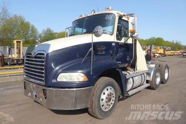 Mack CXN613 Шасси с кабиной