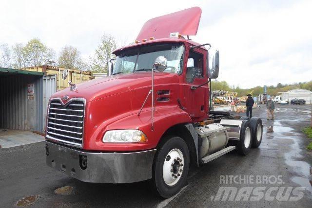 Mack CXN613 Шасси с кабиной