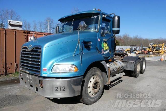 Mack CXN613 Шасси с кабиной