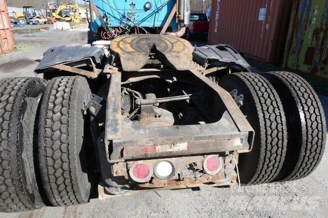 Mack CXN613 Шасси с кабиной