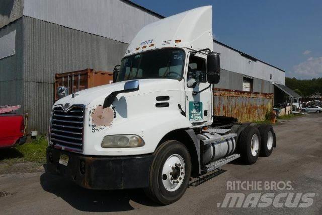 Mack CXN613 Шасси с кабиной