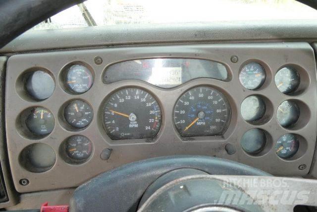 Mack CXN613 Шасси с кабиной