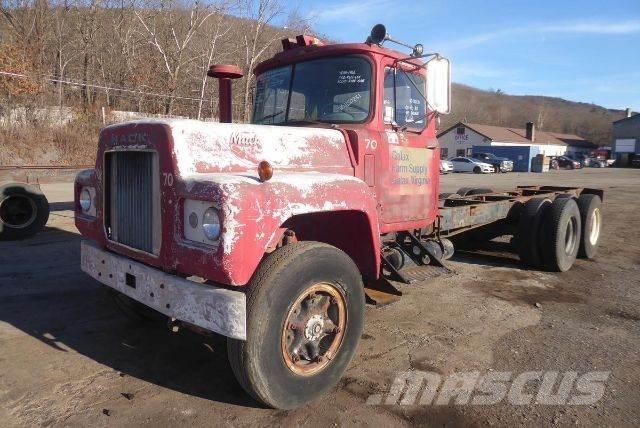 Mack R611 Шасси с кабиной