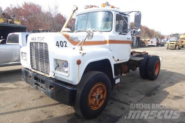 Mack R690T Шасси с кабиной