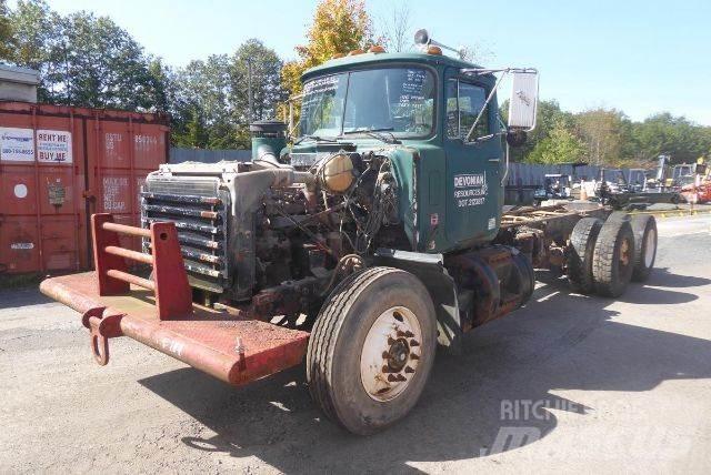 Mack RD688S Шасси с кабиной