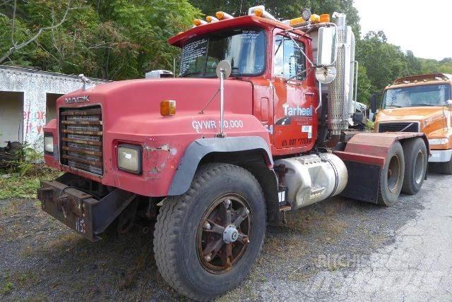 Mack RD688SX Шасси с кабиной