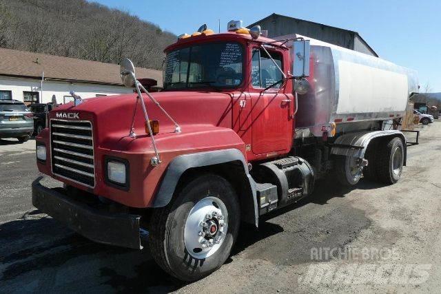 Mack RD690P Грузовики-цистерны