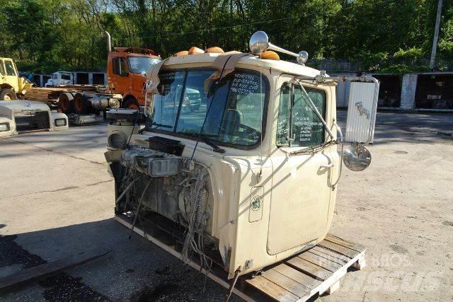 Mack RD690S Кабины