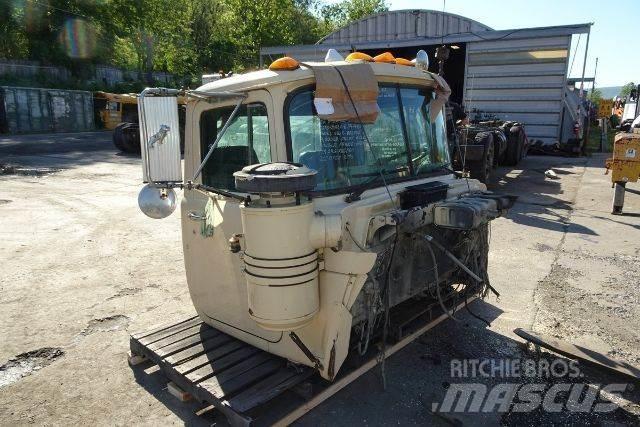 Mack RD690S Кабины