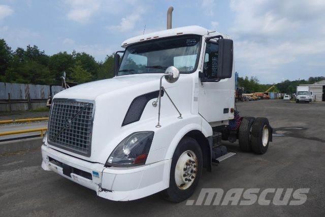 Volvo VNL42T Шасси с кабиной
