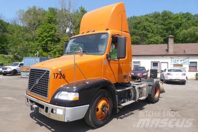 Volvo VNM42T Шасси с кабиной