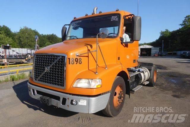 Volvo VNM42T Шасси с кабиной