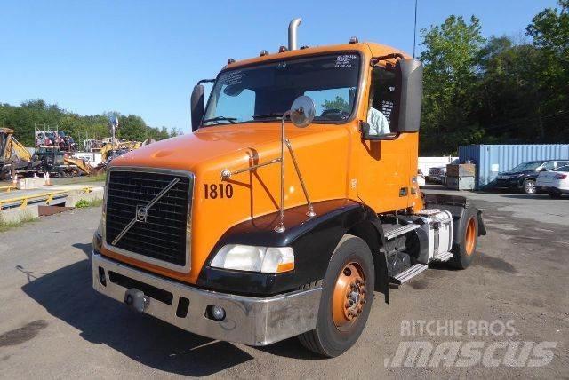 Volvo VNM42T Шасси с кабиной