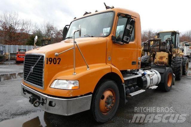 Volvo VNM42T Шасси с кабиной
