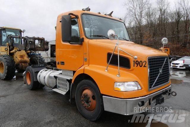 Volvo VNM42T Шасси с кабиной