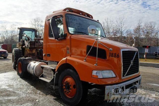 Volvo VNM42T Шасси с кабиной