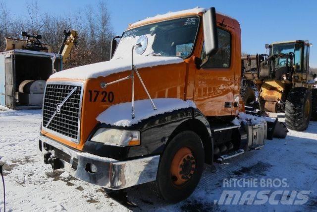 Volvo VNM42T Шасси с кабиной