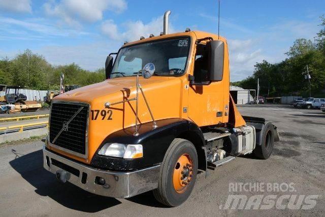 Volvo VNM42T Шасси с кабиной