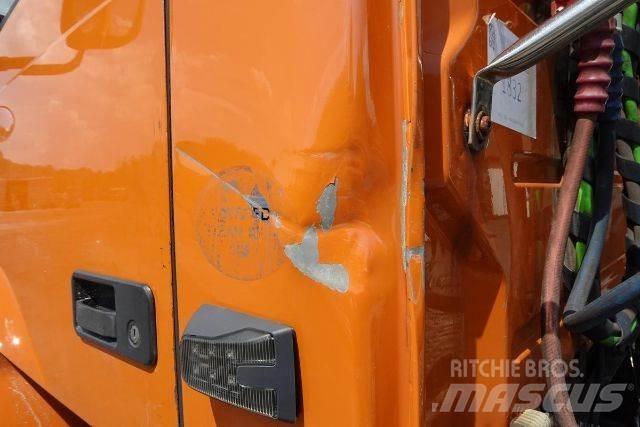 Volvo VNM42T Шасси с кабиной