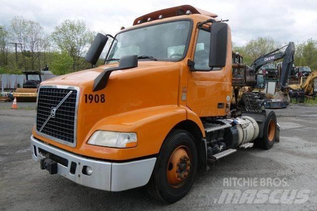Volvo VNM42T Шасси с кабиной
