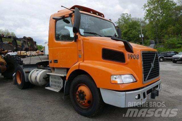 Volvo VNM42T Шасси с кабиной