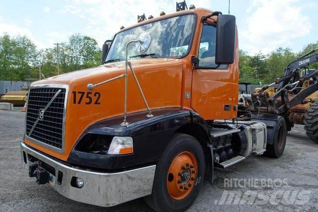 Volvo VNM42T Шасси с кабиной