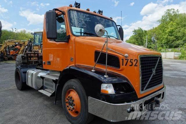 Volvo VNM42T Шасси с кабиной