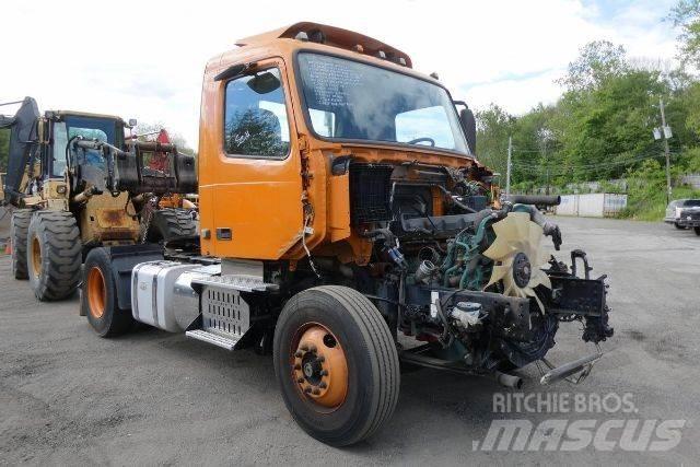 Volvo VNM42T Шасси с кабиной