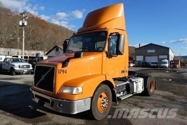 Volvo VNM42T Шасси с кабиной