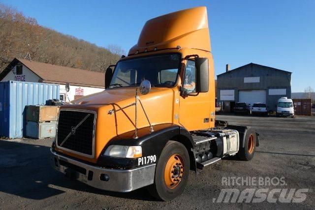 Volvo VNM42T Шасси с кабиной