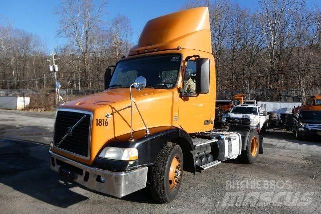 Volvo VNM42T Шасси с кабиной