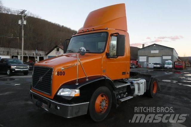 Volvo VNM42T Шасси с кабиной