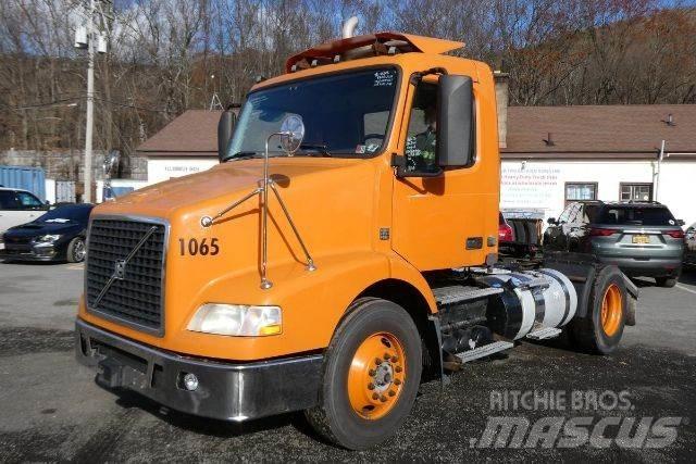 Volvo VNM42T Шасси с кабиной