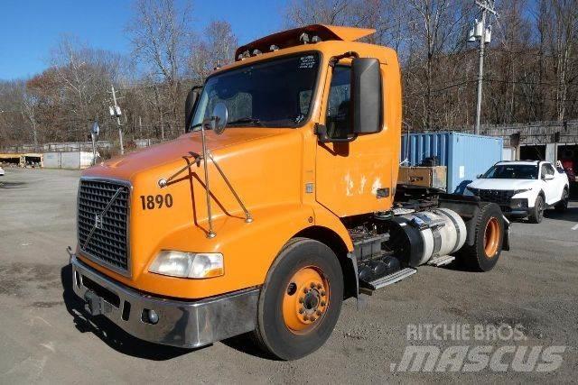 Volvo VNM42T Шасси с кабиной