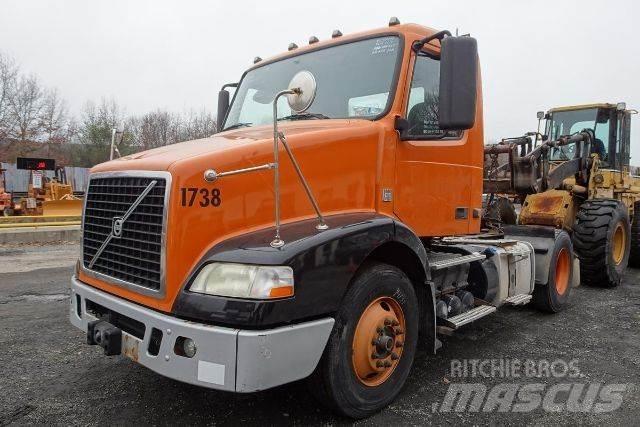 Volvo VNM42T Шасси с кабиной