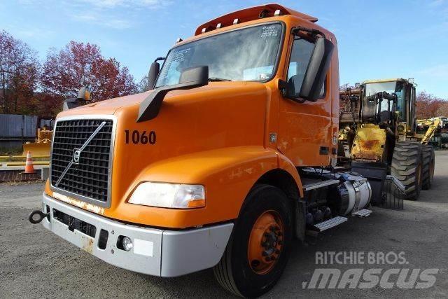 Volvo VNM42T Шасси с кабиной