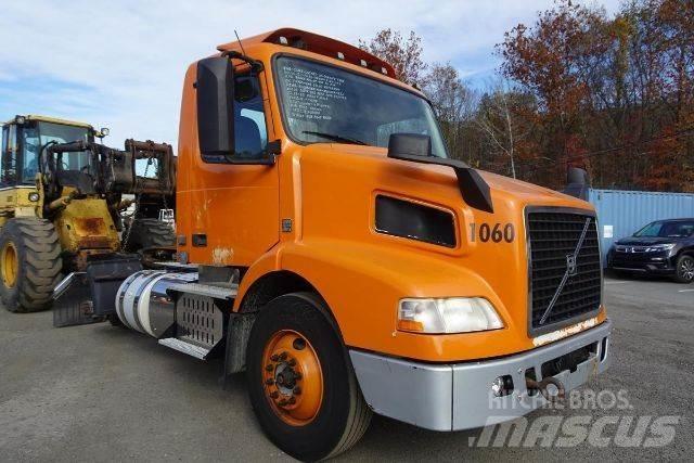 Volvo VNM42T Шасси с кабиной