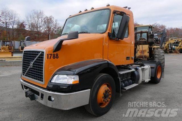 Volvo VNM42T Шасси с кабиной
